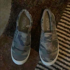 Camouflage slip on size 7
